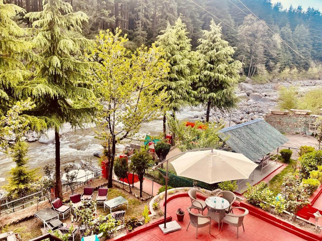 The River Front On Mall Road Hotel
